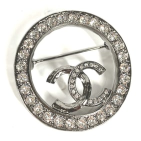CHANEL 21K CC Coco Mark Round Rhinestone Brooch in Silver, Like New