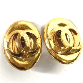 CHANEL Vintage CC Coco Mark Round Earrings in Metal, Gold, for Women