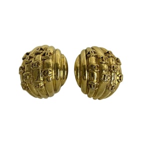 CHANEL Vintage 23 engraved Coco Mark motif earrings and ear cuffs in gold 08815