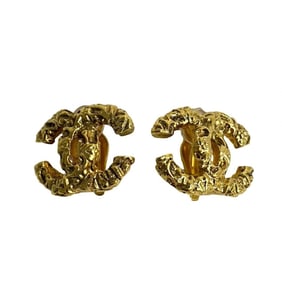 CHANEL 93A engraved vintage Coco Mark motif GP earrings and ear cuffs in gold 20904