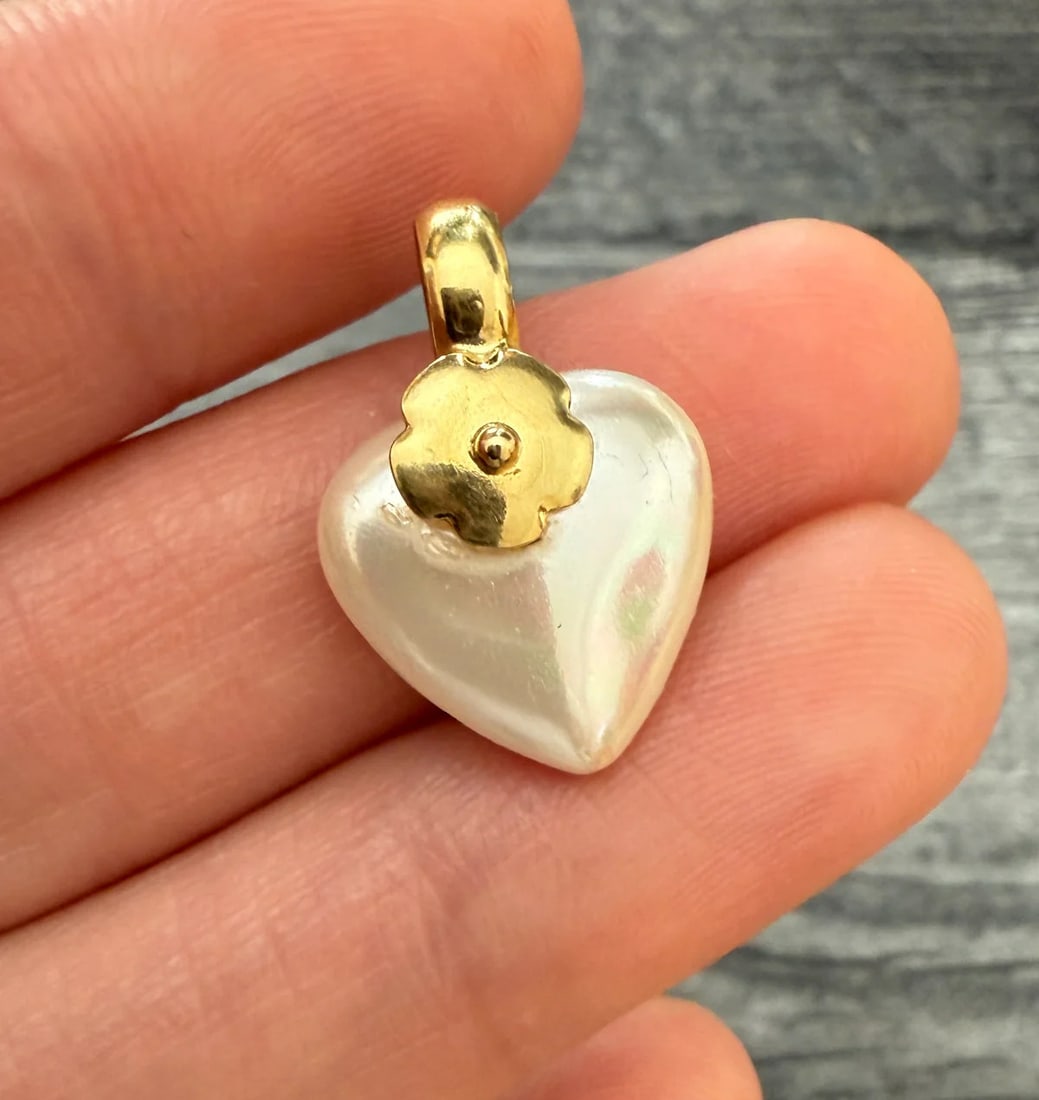Heart-Shaped Pearl and 18K Gold Flower Charm: Metal: 18K Yellow Gold Weight: 2.1 gramsMeasurements: 0.65 inches long by 0.55 inches wideMarkings: "750"
