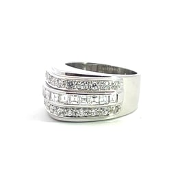 18k Modern Diamond Ring