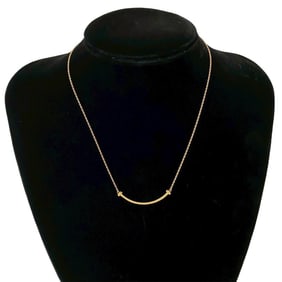 TIFFANY & Co. Tiffany T Smile Necklace in 18K Gold, Chain Pendant, 428-6