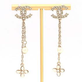 Chanel Coco Mark Flower Earrings in Matte Gold Metal with Faux Pearl and Rhinestones, 19C 2019