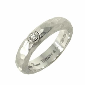 Tiffany & Co. Hammered size 9 diamond ring in 18K white gold and 750 gold.