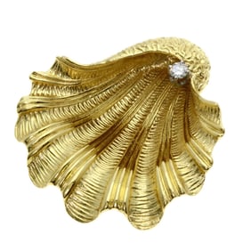Tiffany & Co. Shell Motif Single Diamond Brooch in 18K Yellow Gold for Women. TIFFANY