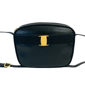Salvatore Ferragamo Vara Ribbon hardware leather shoulder bag pochette black c60-3