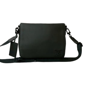 Unused and stored LOUIS VUITTON Take Off Messenger Aerogram Leather Shoulder Bag Noir 22065