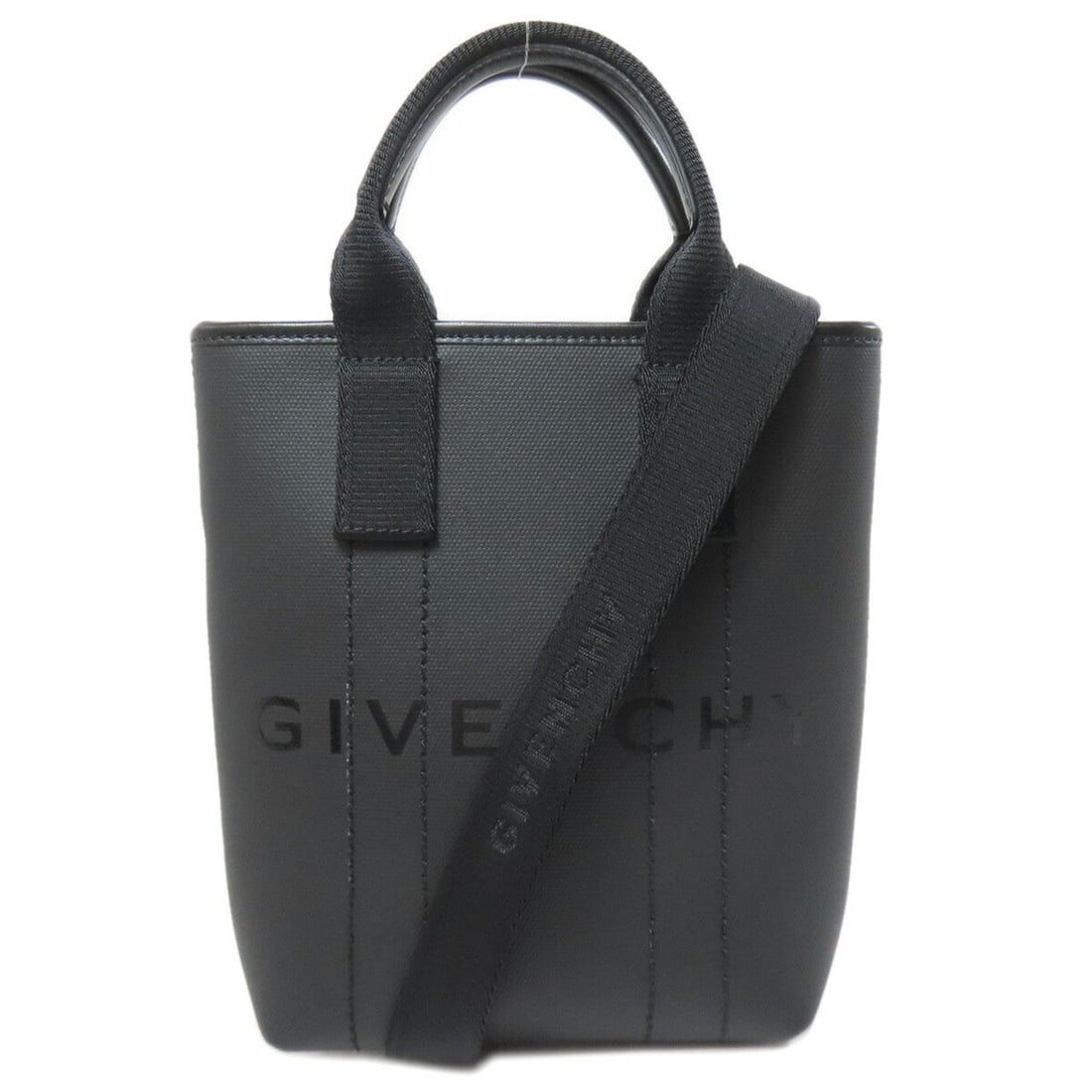 Givenchy PVC handbag for women GIVENCHY: --- Catalog ---Category: SizeSize (HxWxD): 14cm x 20cm x 6cm / 5.51'' x 7.87'' x 2.36''Category: DesignType: HandbagColor: BlackGender: WomenMaterial: PVC Category: GeneralBrand: Givenchy--- Item List
