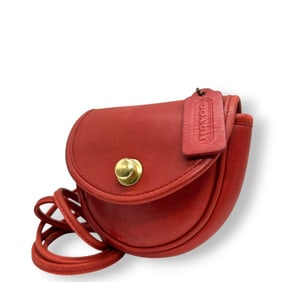 Coach shoulder bag, pochette, mini red, glove-tanned leather, German snap closure, gold hardware,