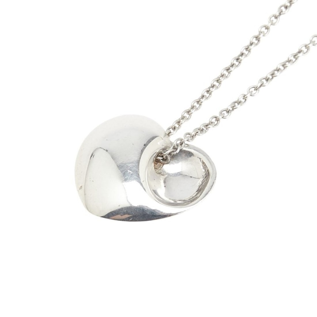 Tiffany & Co. Folded Heart Necklace in 925 Sterling Silver for Women. TIFFANY: --- Catalog ---Category: SizeWeight: 5.5g / 0.19oz.Pendant Size: 13.9mm x 16.2mm / 0.54'' x 0.63''Neck Circumference: 41 cm / 16.14''Category: DesignGender: WomenMaterial: Silver 925Necklace Type: Nec