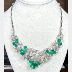 18K White Gold Diamond & Emerald Necklace
