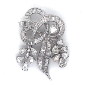 12.25 Ct Art Deco Diamond Pin