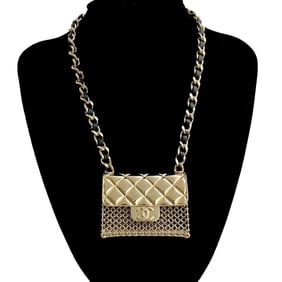CHANEL Coco Mark Matelasse Bag Motif Metal and Leather Chain Necklace in Gold 57880