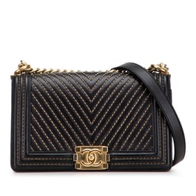 CHANEL Boy Chanel Chevron V-Stitch Chain Shoulder Bag in Black Leather for Women