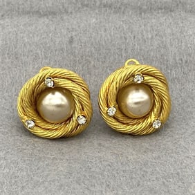 CHANEL earrings with faux pearls and rhinestones in gold