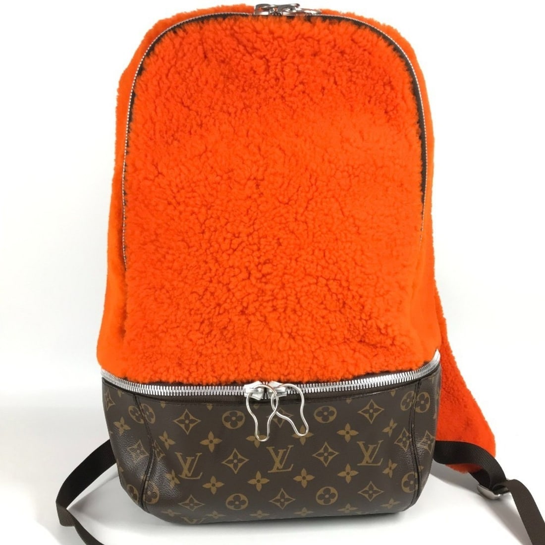 LOUIS VUITTON M40277 Monogram Marc Newson Collaboration Celebrating Backpack, Fur/Monogram Canvas,: --- Catalog ---Category: SizeSize (HxWxD): 48cm x 31cm x 13cm / 18.89'' x 12.2'' x 5.11''Category: DesignType: BackpackColor: Brown, Monogram, OrangeGender: Women,MenMaterial: Monogram Category: Gener