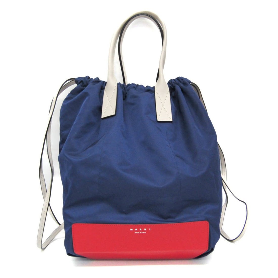 Marni Drawstring Bag ZAMP0005Q0 TN685 Men,Women Nylon,Leather Backpack,Tote Bag Navy,Off-white,Red: --- Catalog ---Category: SizeSize (HxWxD): 36cm x 27cm x 15cm / 14.17'' x 10.62'' x 5.9''Strap Length: 68cm / 26.77''Handle Length: 42cm / 16.53''Category: DesignType: Backpack, Tote bagColor: Navy, O