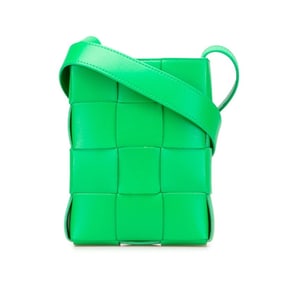 Bottega Veneta Maxi Intrecciato Cassette Shoulder Bag in Paraquito Green Leather for Women