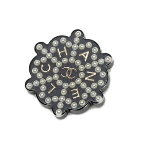 Chanel Coconnege Brooch in Plastic with Imitation Pearl, Black, D18B