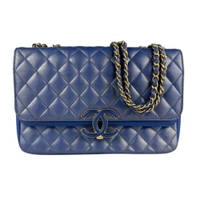 CHANEL Matelasse Shoulder Bag in Leather and Metal, Shiny Blue Gold, Women's, Z7427