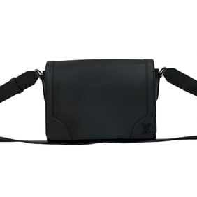 LOUIS VUITTON New Flap Messenger Taiga Leather Shoulder Bag Sacoche Noir 96613