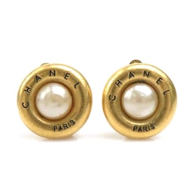 CHANEL Women's Metal Earrings with Faux Pearls in Gold and Off-White (e60787g)