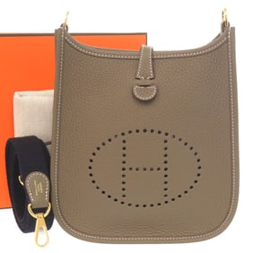 Unused Hermès Evelyn TPM Amazon Taurillon Clemence Etoupe Shoulder Bag with Gold Hardware, Double