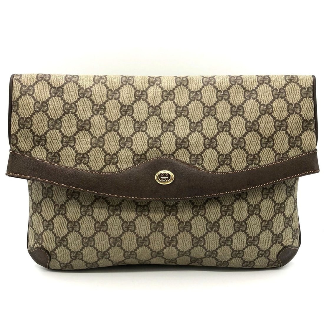 GUCCI Old 156 02 Clutch Bag/Second Bag/Pouch in GG Supreme Leather (Brown) for Men and Women: --- Catalog ---Category: SizeSize (HxWxD): 23cm x 31.5cm x 2cm / 9.05'' x 12.4'' x 0.78''Category: DesignType: Clutch bag, PouchColor: BrownGender: Men,WomenClosure: MagnetMaterial: GG Supreme Inner P