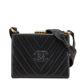 CHANEL Chevron V-Stitch Shoulder Bag in Black Lambskin for Women