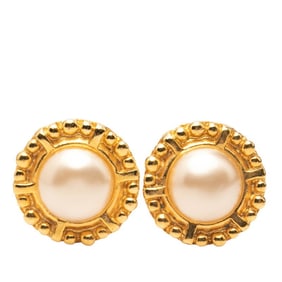 Vintage Chanel round earrings in gold with faux pearls for women.