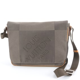 Louis Vuitton Damier Geant Petit Messager M93617 Leather Shoulder Bag for Men