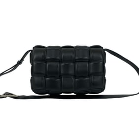 BOTTEGA VENETA Padded Cassette Leather Shoulder Bag/Pochette in Black (08653)