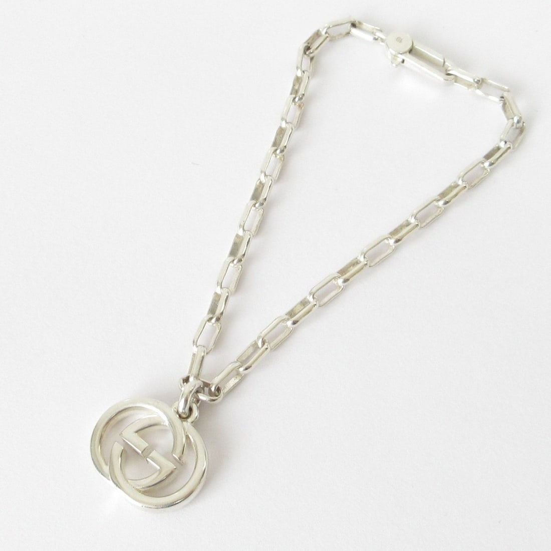 GUCCI GG Interlocking Chain Bracelet in SV925, Size 19cm, Silver, Women's: --- Catalog ---Category: SizeLength: 21cm / 8.26''Category: DesignType: Charm braceletColor: SilverGender: WomenMaterial: Silver 925Category: GeneralBrand: Gucci--- Item List ---Section: ConditionRank