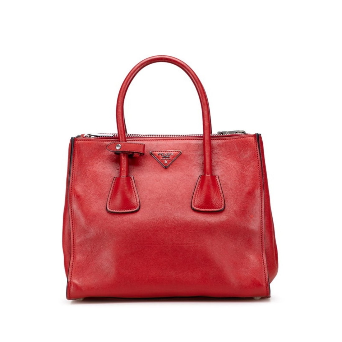 Prada Triangle Logo Plate Handbag Red Leather Women's PRADA: --- Catalog ---Category: SizeHandle Drop: 12.00cm / 4.72''Size (HxWxD): 24cm x 30cm x 20cm / 9.44'' x 11.81'' x 7.87''Category: DesignType: HandbagColor: Red colorGender: WomenClosure: MagnetMaterial: