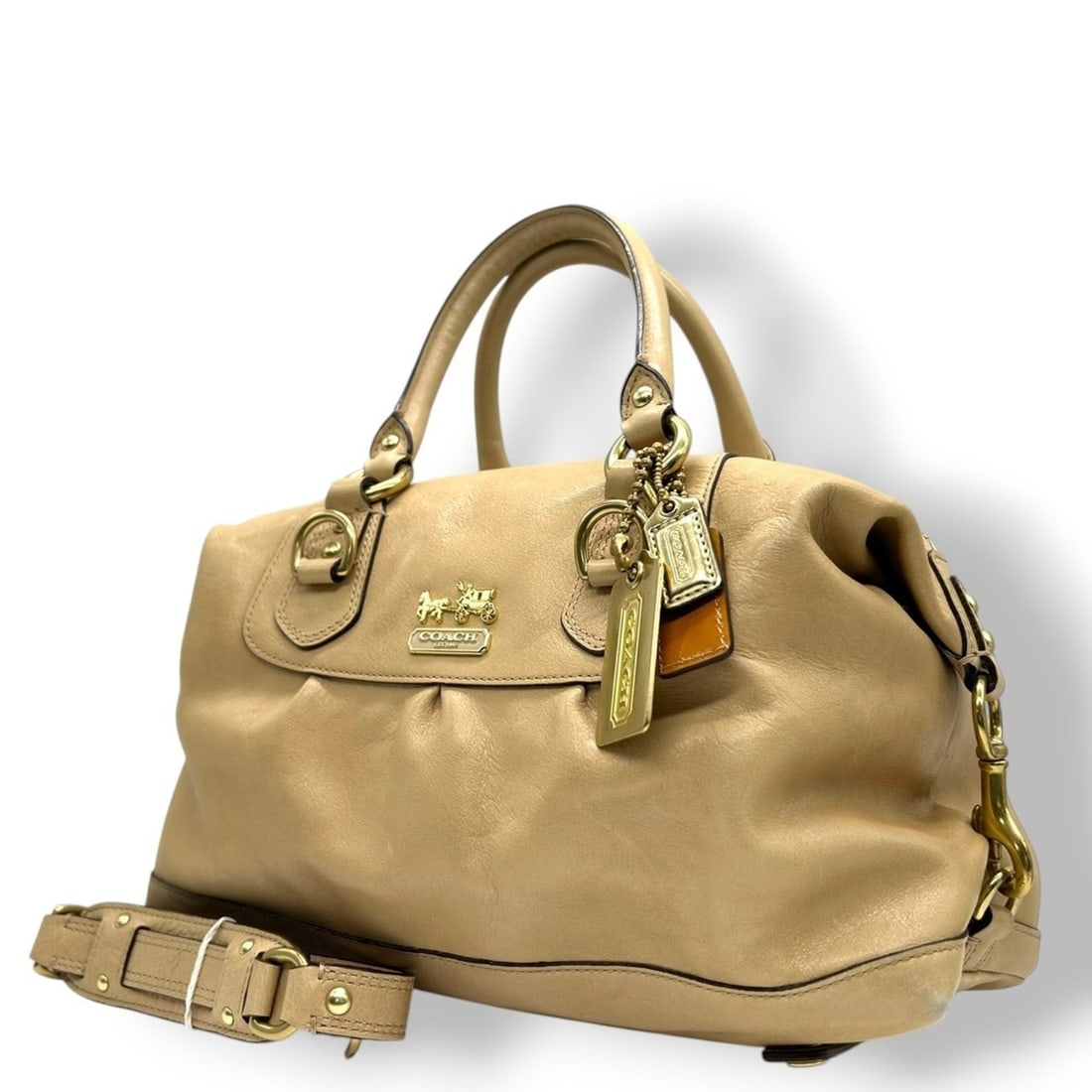 Coach Madison Sabrina 12937 Shoulder Bag/Handbag/Doctor's Bag in Beige/Camel Leather with Logo: --- Catalog ---Category: SizeSize (HxWxD): 19cm x 31cm x 12cm / 7.48'' x 12.2'' x 4.72''Category: DesignType: Handbag, Shoulder bagColor: BeigeGender: WomenMaterial: Leather Category: GeneralMPN: 1293