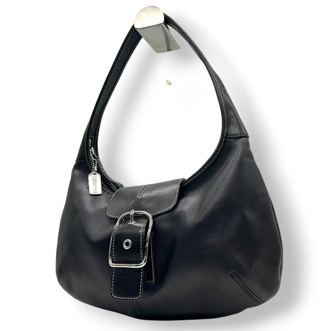 Coach 9282 Soho Y2K vintage archive 00s shoulder bag/hobo handbag in black leather with silver: --- Catalog ---Category: SizeSize (HxWxD): 17cm x 30cm x 7cm / 6.69'' x 11.81'' x 2.75''Category: DesignType: Handbag, Shoulder bagColor: BlackGender: WomenMaterial: Leather Category: GeneralMPN: 9282