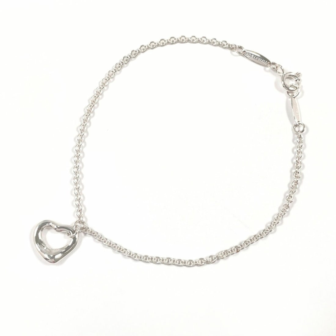 TIFFANY & Co. Tiffany Heart Elsa Peretti Bracelet in 925 Sterling Silver for Women: --- Catalog ---Category: SizeLength: 18cm / 7.08''Category: DesignType: Charm braceletColor: SilverGender: WomenMaterial: Silver 925Category: GeneralBrand: TiffanyCountry of Origin: Spain--- Item List