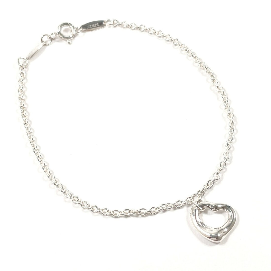 TIFFANY & Co. Tiffany Heart Elsa Peretti Bracelet in 925 Sterling Silver for Women: --- Catalog ---Category: SizeLength: 18cm / 7.08''Category: DesignType: Charm braceletColor: SilverGender: WomenMaterial: Silver 925Category: GeneralBrand: TiffanyCountry of Origin: Spain--- Item List