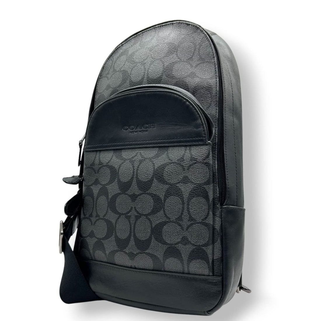 Coach Sling Bag F39942 Signature Leather Crossbody in Charcoal Gray and Black, Men's Size 61: --- Catalog ---Category: SizeSize (HxWxD): 34cm x 19cm x 6cm / 13.38'' x 7.48'' x 2.36''Category: DesignType: Sling bagColor: Black, Charcoal grayGender: Men,WomenMaterial: Signature line , Leather Ca