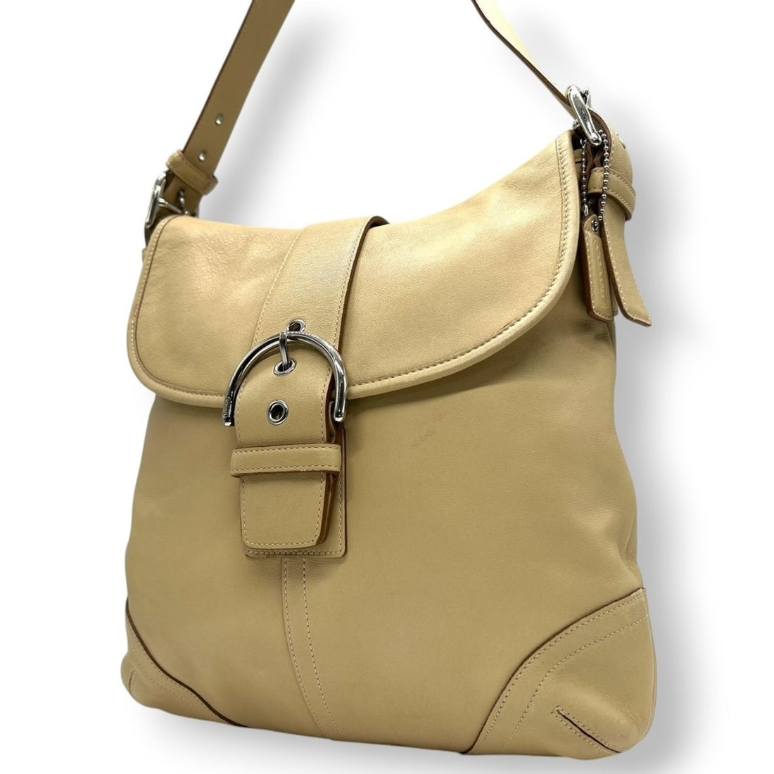 Coach Soho Leather 9481 Shoulder/Crossbody Bag in Beige Camel with La Buckle Flap and Silver: --- Catalog ---Category: SizeSize (HxWxD): 28cm x 30cm x 9cm / 11.02'' x 11.81'' x 3.54''Category: DesignType: Shoulder bagColor: BeigeGender: WomenMaterial: Leather Category: GeneralMPN: 9481Brand: C
