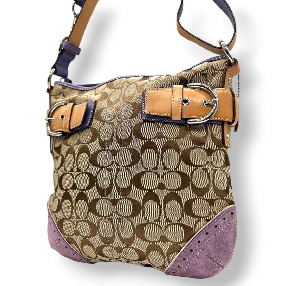 Coach Signature 1487 Shoulder Bag/Handbag in Canvas, Suede, and Leather with Beige, Purple, Lavender: --- Catalog ---Category: SizeSize (HxWxD): 28cm x 27cm x 4cm / 11.02'' x 10.62'' x 1.57''Category: DesignType: Handbag, Shoulder bagColor: Beige, PurpleGender: WomenMaterial: Signature line Category: