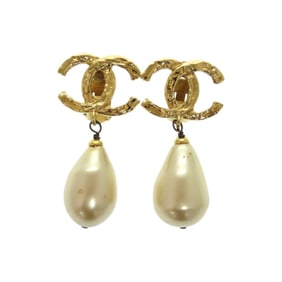 Excellent condition Chanel Coco Mark faux pearl metal gold earrings 0134