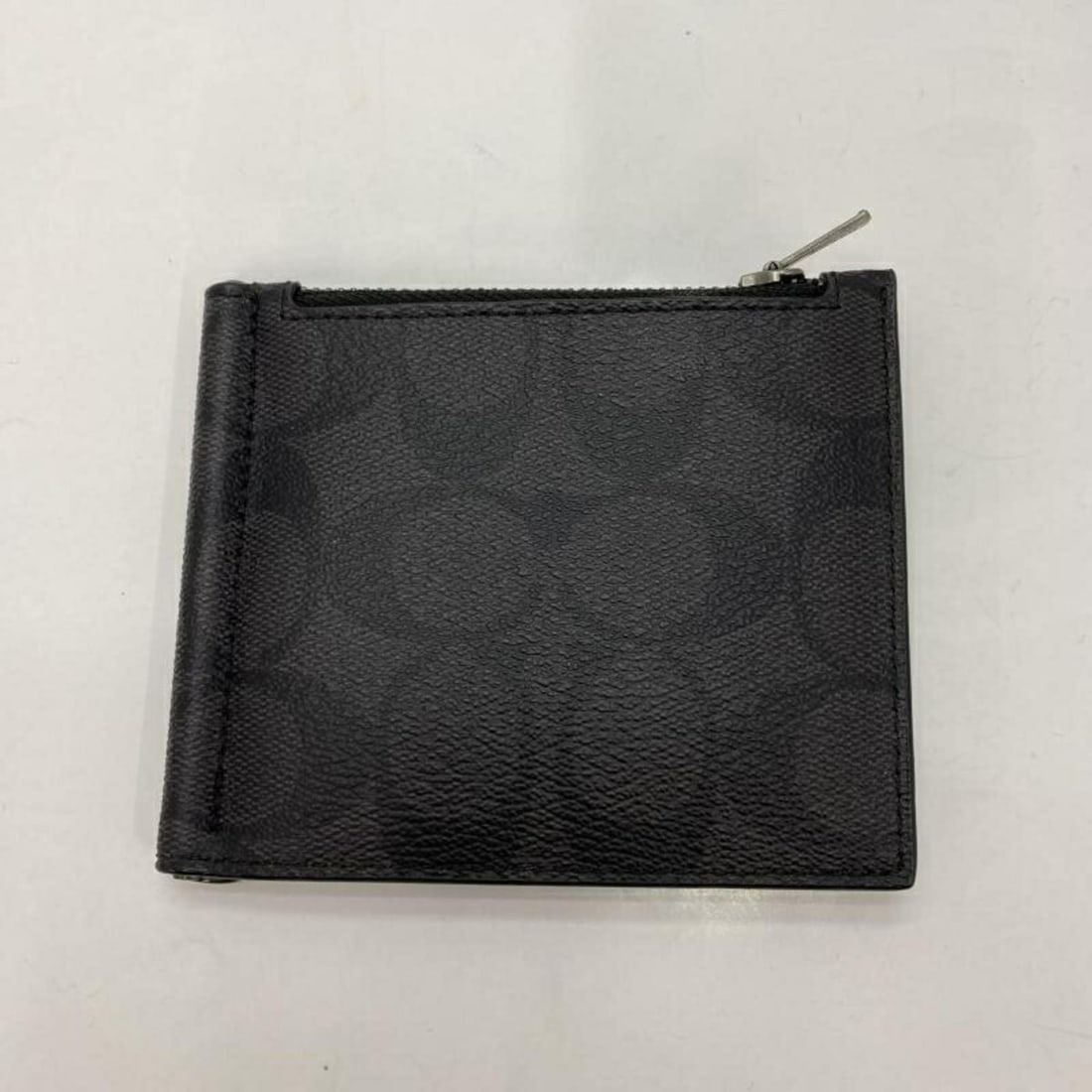 COACH Money Clip Zip Wallet in Signature Canvas, Black: --- Catalog ---Category: SizeSize (HxWxD): 9.5cm x 11cm / 3.74'' x 4.33''Category: DesignType: Money clipColor: BlackGender: Men,WomenMaterial: Signature line Category: GeneralBrand: Coach--- Item Lis