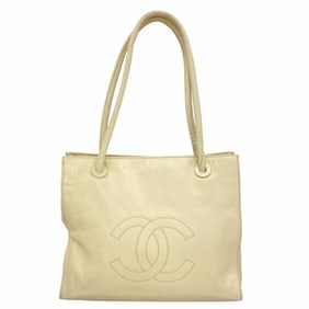 Chanel shoulder bag in ivory lambskin for women