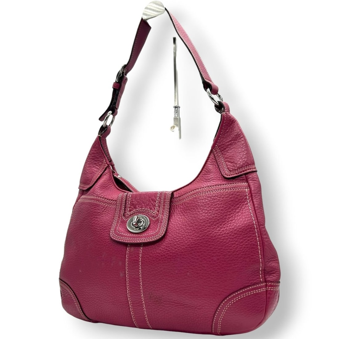 Coach Hoodie Leather Hobo F13956 Shoulder Bag in Pink, Purple, and Fuchsia with Turn Lock Silver: --- Catalog ---Category: SizeSize (HxWxD): 22cm x 33cm x 7cm / 8.66'' x 12.99'' x 2.75''Category: DesignType: Shoulder bagColor: Pink, PurpleGender: WomenMaterial: Leather Category: GeneralMPN: F13956