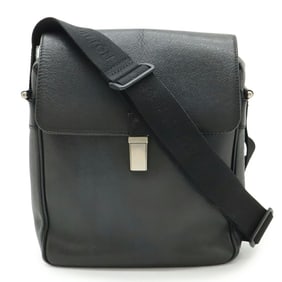 LOUIS VUITTON Taiga Yaranga Shoulder Bag in Black Leather Ardoise M30822