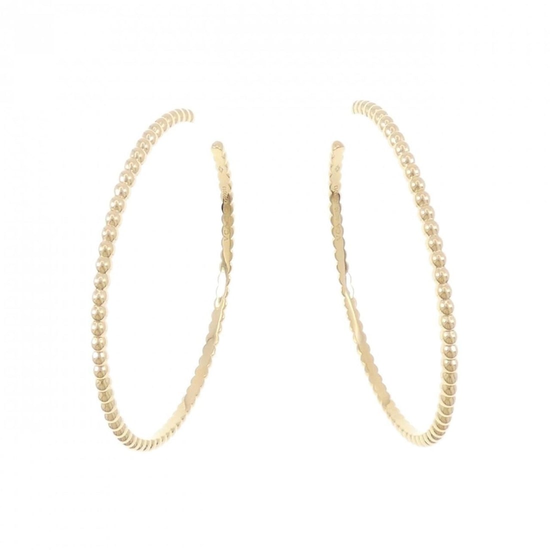 Van Cleef & Arpels Perlée Hoop Large Earrings: --- Catalog ---Category: SizeSize (HxWxD): 58.40mm x 2.70mm / 2.30'' x 0.11''Category: DesignType: Hoop earringsColor: Yellow goldGender: WomenMaterial: Yellow gold (18K)Category: GeneralBrand: Van Cl