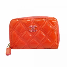 Chanel wallet/coin case in pink patent leather for women