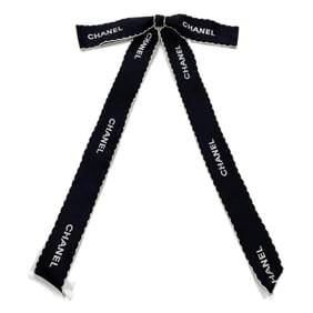 CHANEL ribbon brooch embroidered in black and white